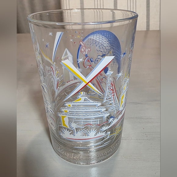 Disney 25th Anniversary Commemorative Set Of 4 Beverage Glasses Like New - Picture 8 of 13